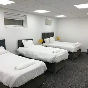 https://huge-studio-close-to-city-centre-with-free-secure-parking.yorkshirehotels.net