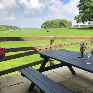 https://new-station-cottage-country-views-great-location.yorkshirehotels.net